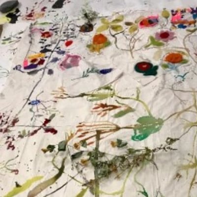 Borduur mee met Let's Grow Flowers Not Walls