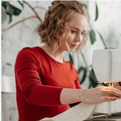 Naailes in het Kadewerk atelier