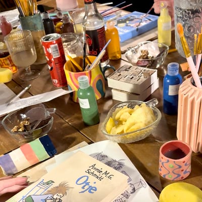 Book lovers session: paint your own book ornament